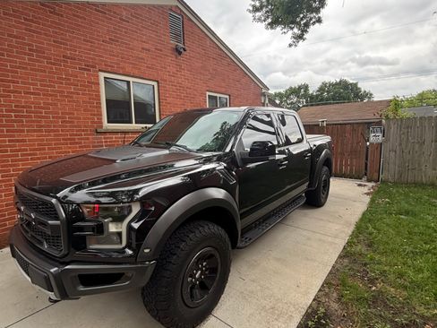 Used 2018 Ford F150 Raptor w/ Equipment Group 802A Luxury AWD/4WD image 2