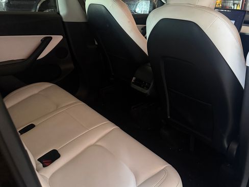 Used 2022 Tesla Model Y Performance image 5