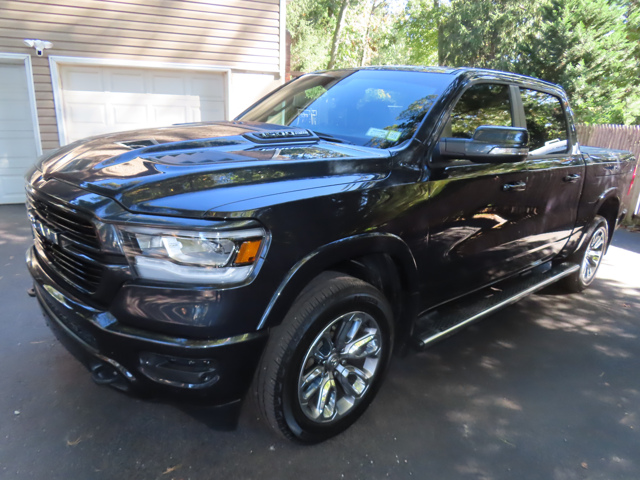 Used 2020 RAM 1500 Laramie AWD/4WD image 9