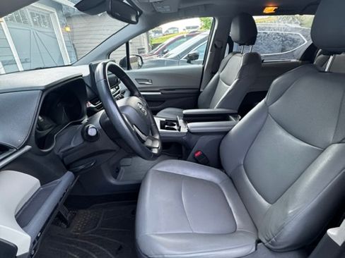 Used 2021 Toyota Sienna XLE FWD image 6