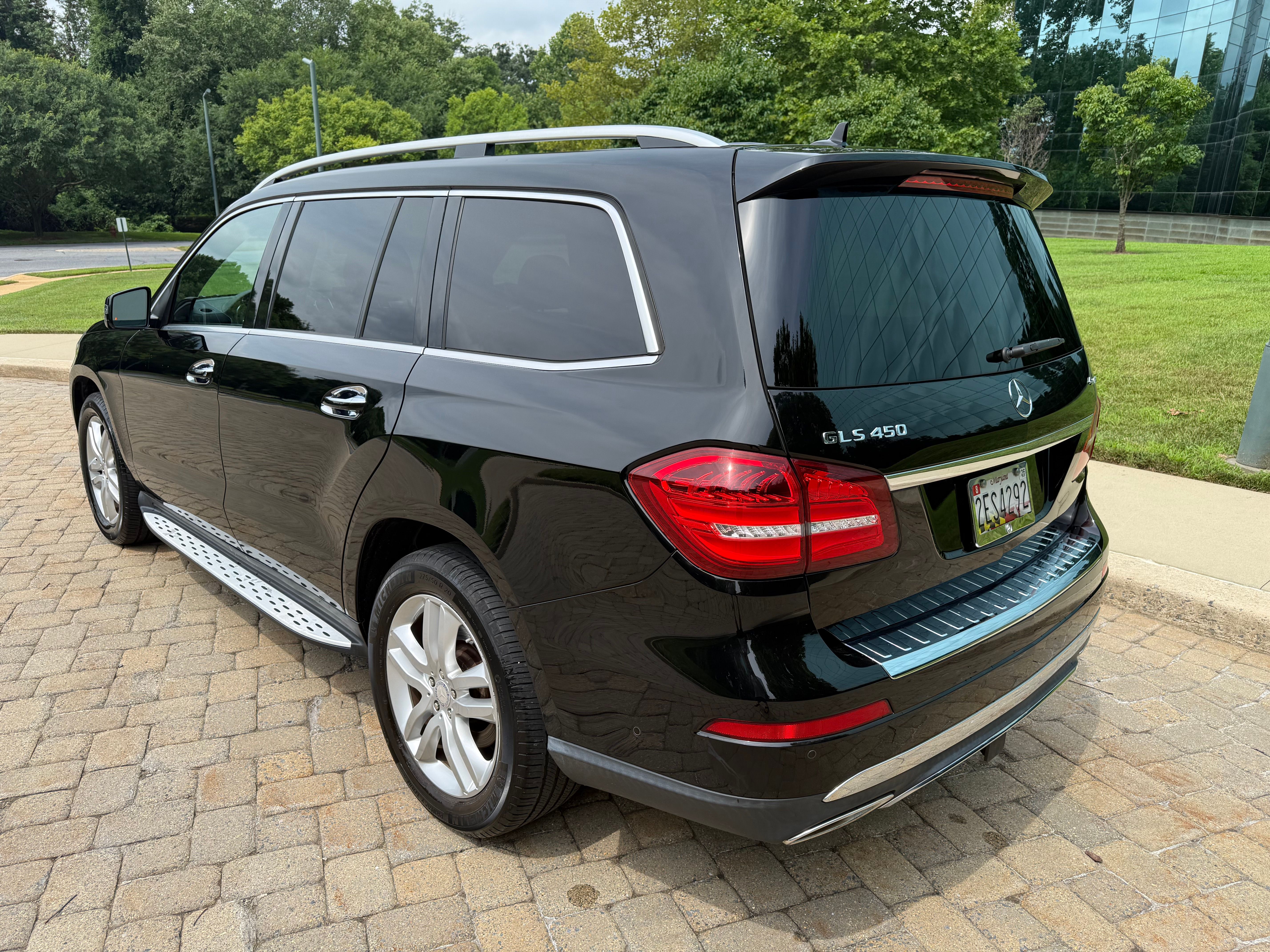 Used 2017 Mercedes-Benz GLS 450 4MATIC image 4