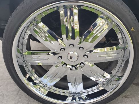 Used 2003 HUMMER H2 w/ Preferred Equipment Group image 5