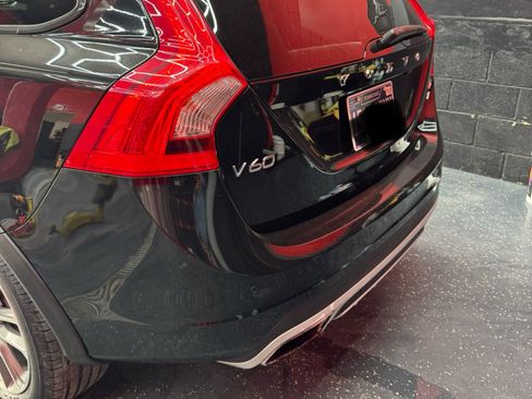 Used 2018 Volvo V60 T5 Cross Country w/ Convenience Package image 4