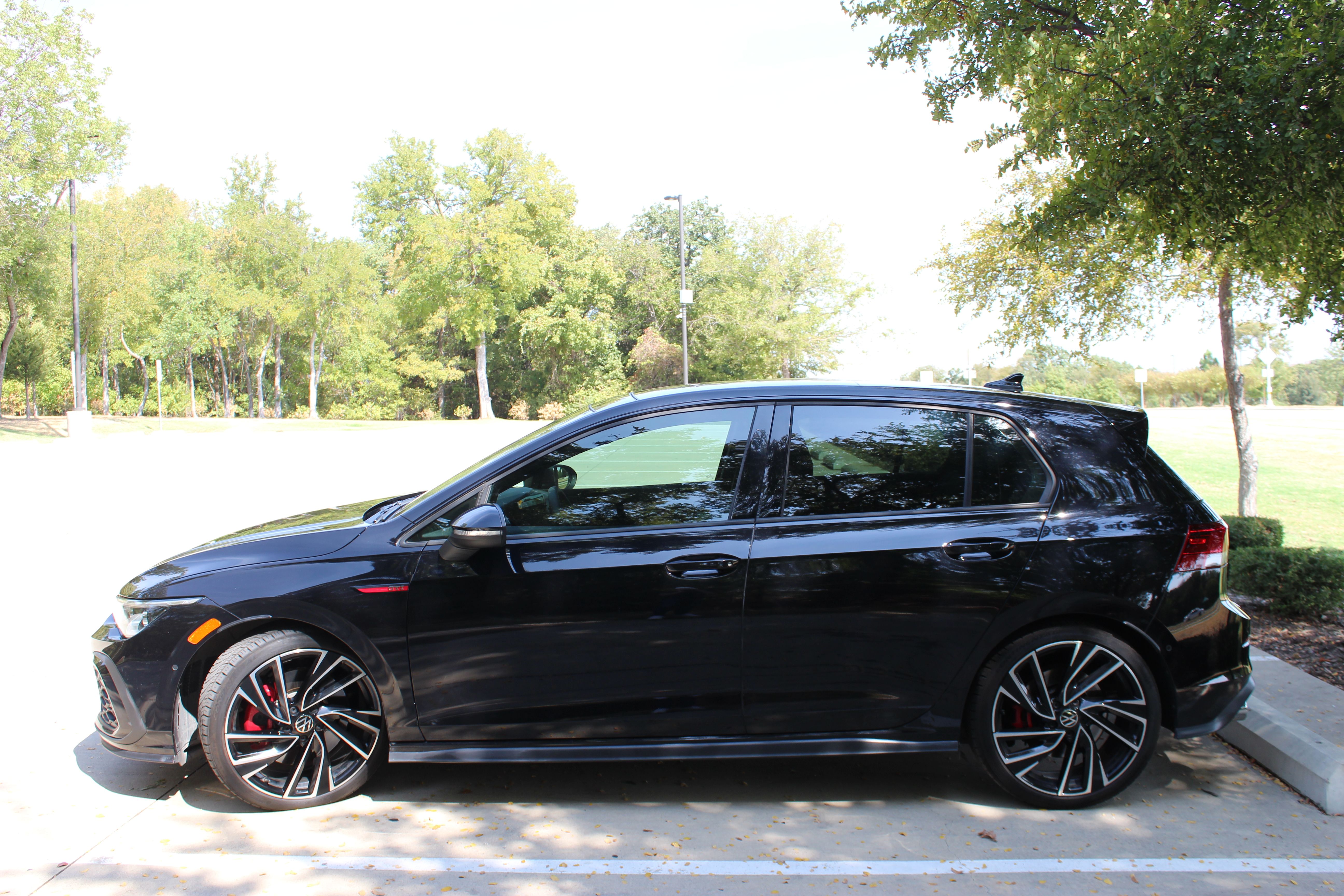 Used 2022 Volkswagen GTI Autobahn FWD image 2