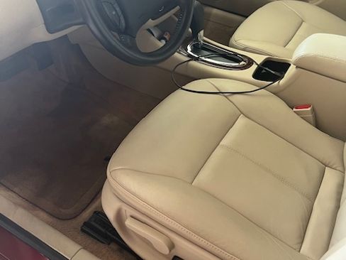 Used 2011 Buick Lucerne CX image 16