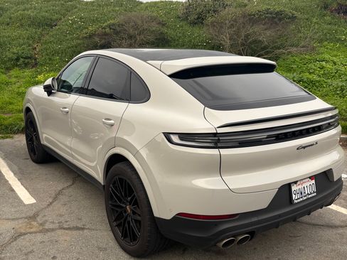 Used 2024 Porsche Cayenne S image 9