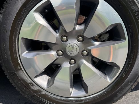 Used 2018 Chrysler Pacifica Limited w/ Advanced Safetytec Group FWD image 11