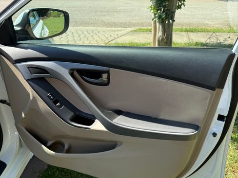 Used 2016 Hyundai Elantra Value Edition FWD image 19