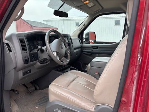 Used 2020 Nissan NV 3500 SL image 10