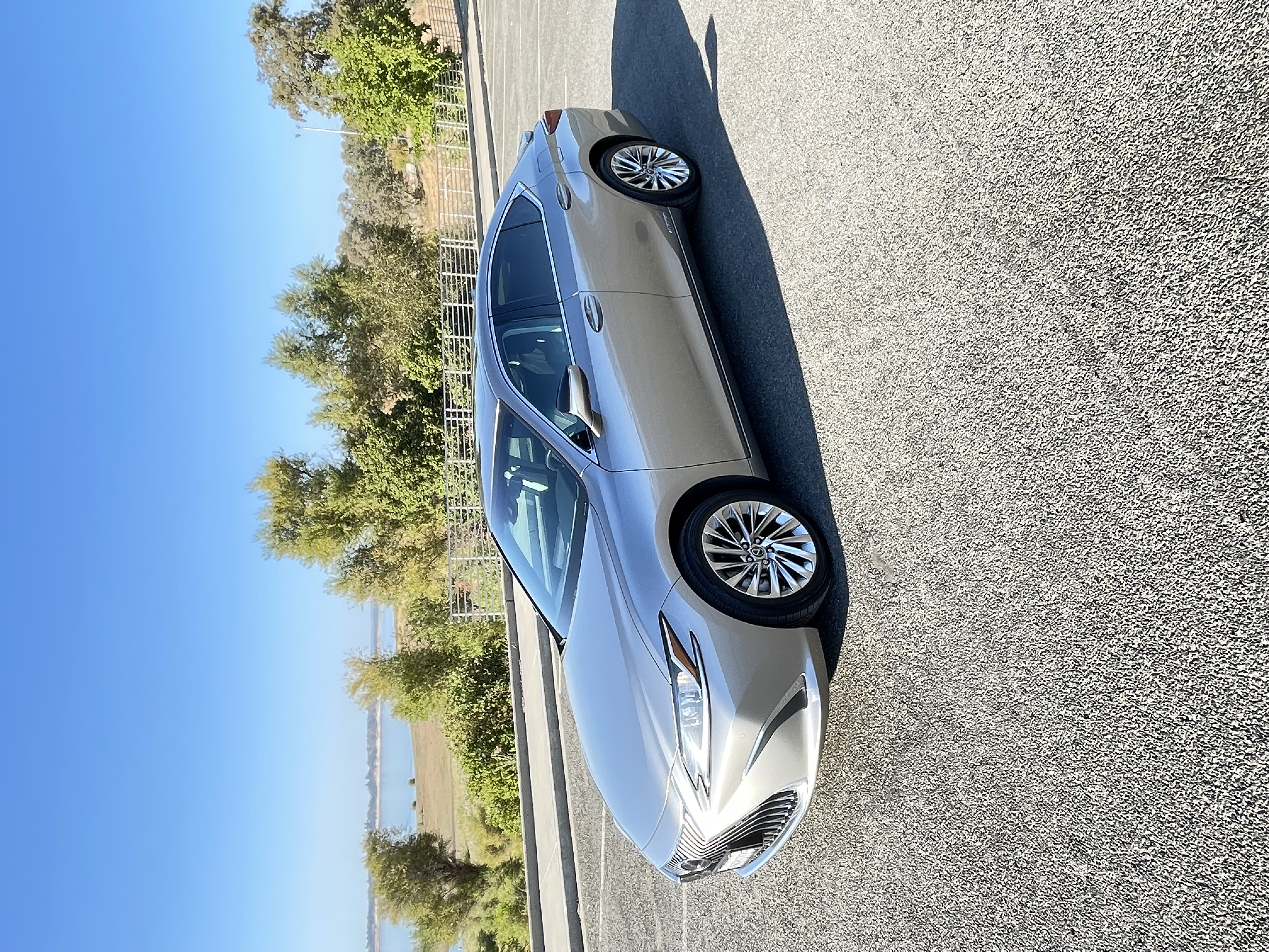 Used 2020 Lexus ES 300h w/ Accessory Package 2 FWD image 2
