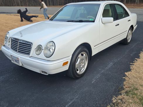 Used 1998 Mercedes-Benz E 320 4MATIC Sedan image 1