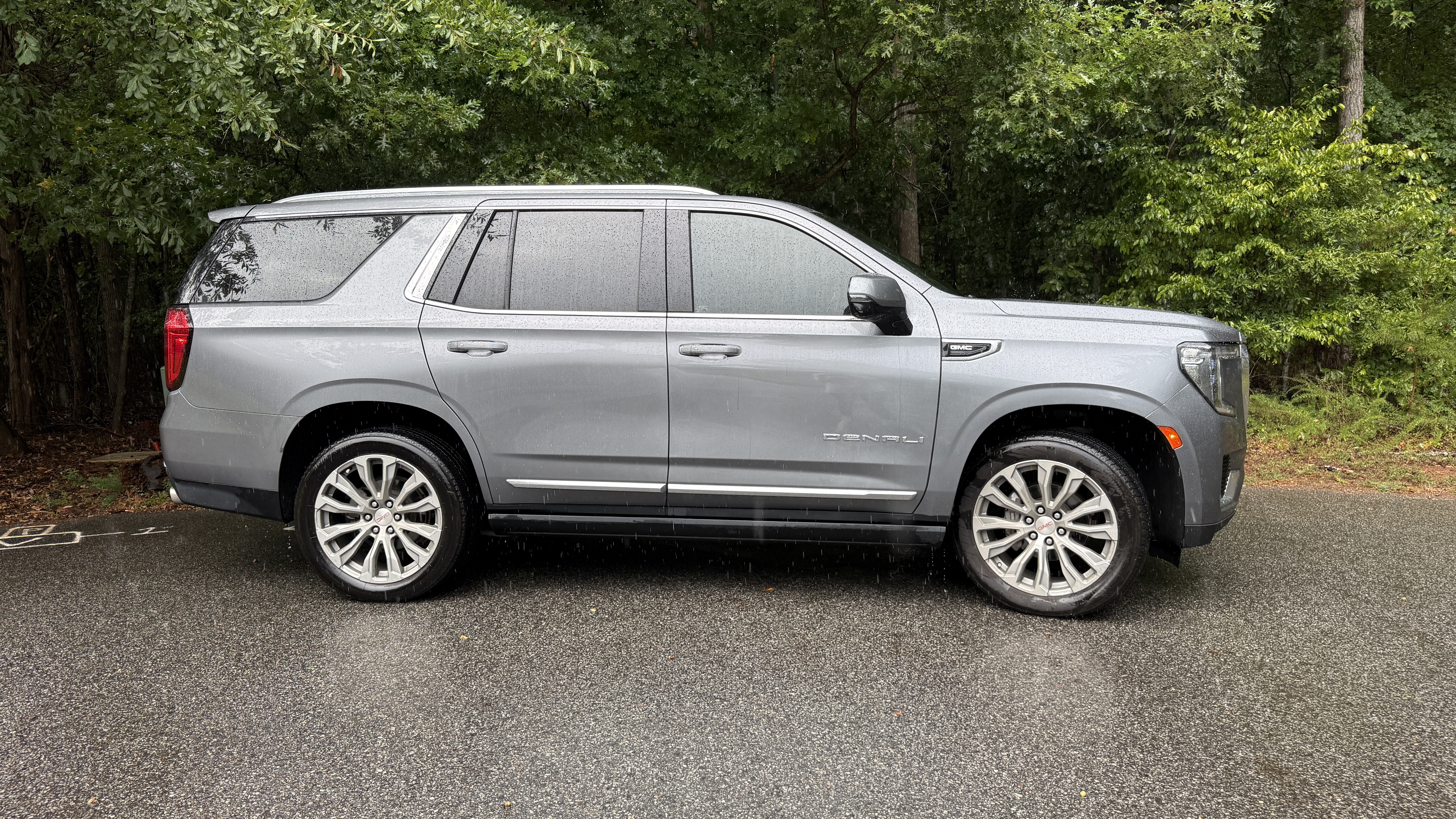 Used 2021 GMC Yukon Denali w/ Denali Ultimate Package AWD/4WD image 1