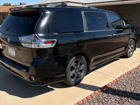 Used 2015 Toyota Sienna SE image 4