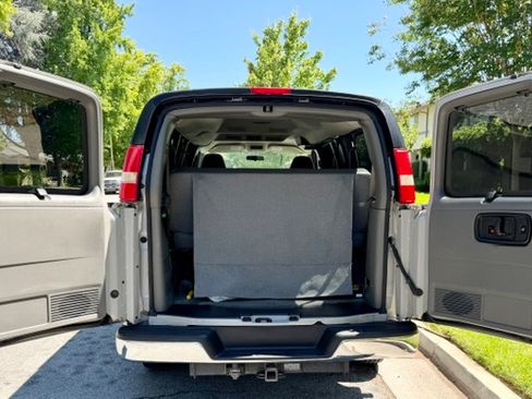 Used 2008 Chevrolet Express 3500 Passenger w/ LT Preferred Equipment Group RWD image 12