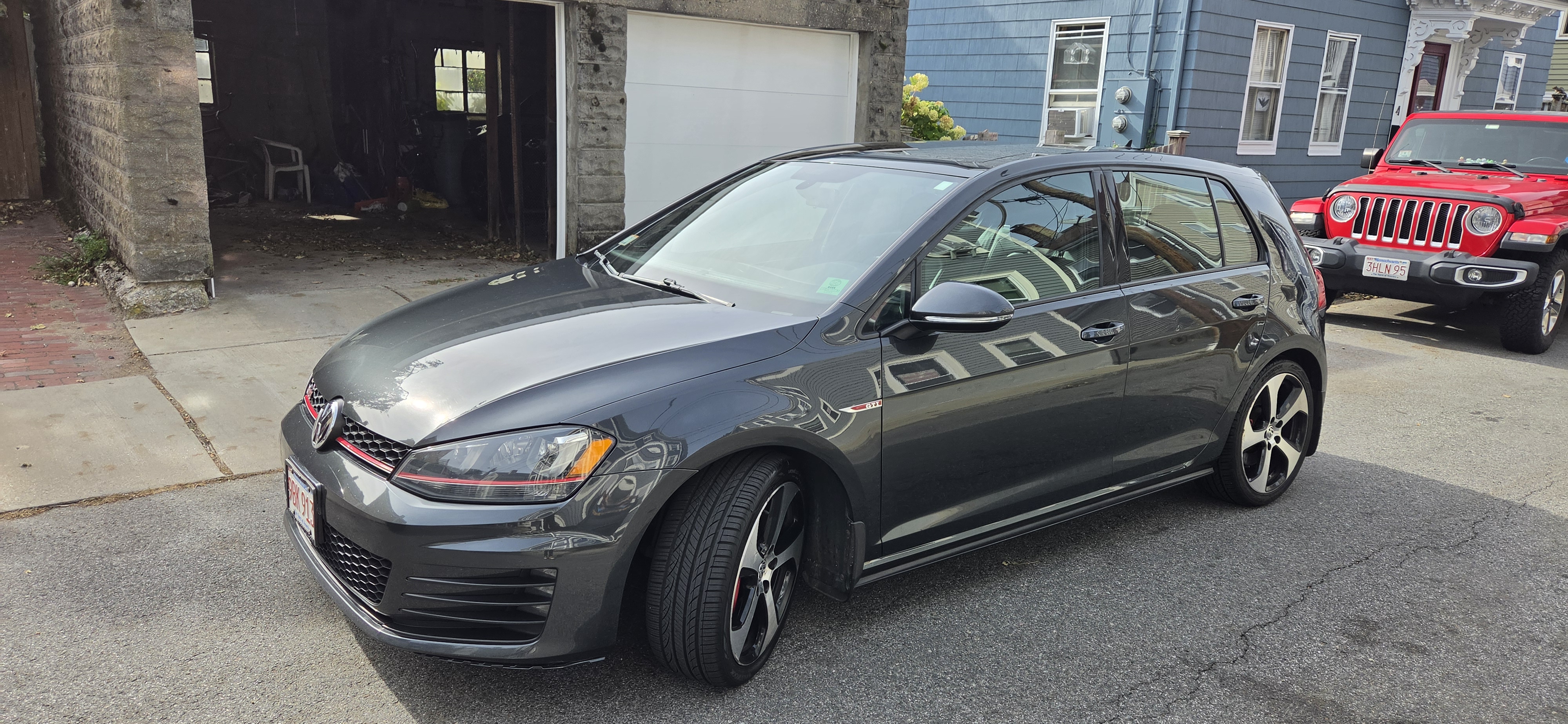 Used 2016 Volkswagen GTI SE w/ Lighting Package (SEL) FWD image 1