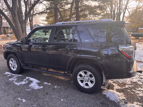 Used 2015 Toyota 4Runner SR5 Premium image 1