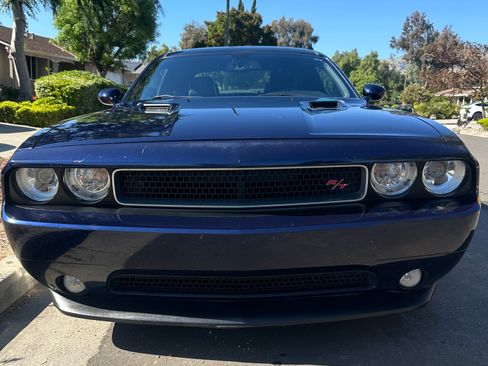 Used 2013 Dodge Challenger R/T RWD image 2