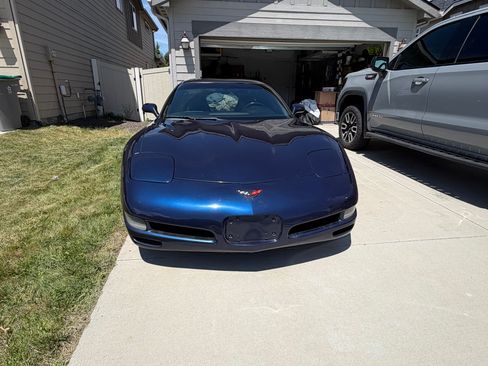 Used 2000 Chevrolet Corvette Coupe RWD image 5