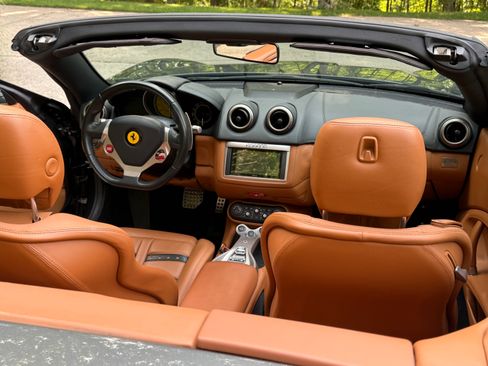 Used 2013 Ferrari California RWD image 30