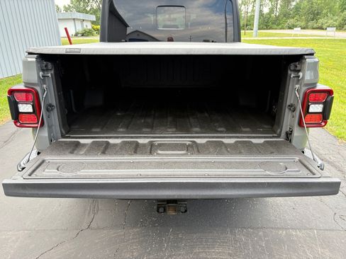 Used 2020 Jeep Gladiator Overland AWD/4WD image 8