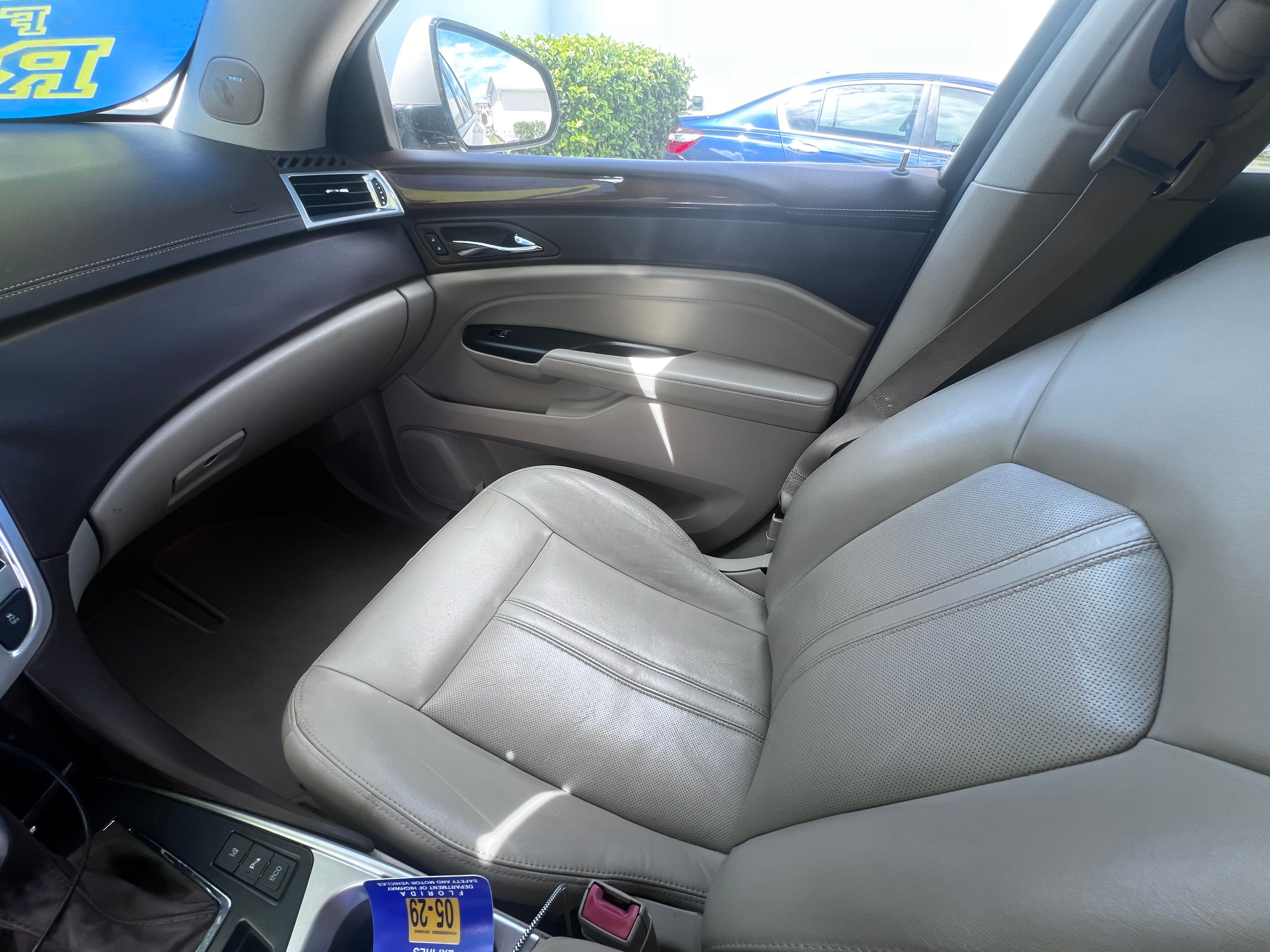 Used 2015 Cadillac SRX Luxury w/ Driver Awareness Package FWD image 18