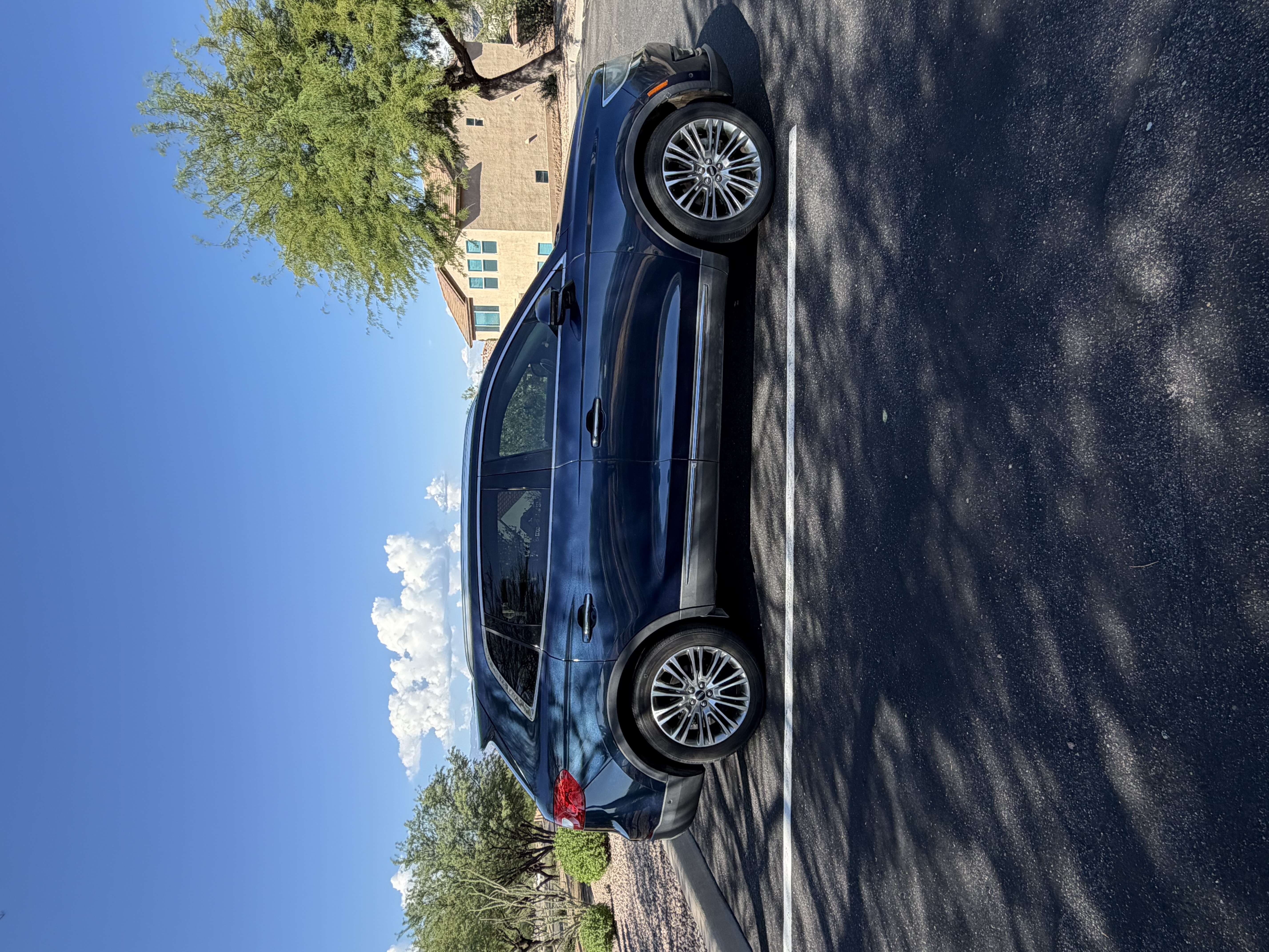 Used 2017 Lincoln MKX Reserve FWD image 10