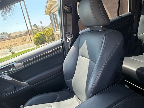 Used 2022 Lexus GX 460 Premium w/ Premium Plus Package AWD/4WD image 12