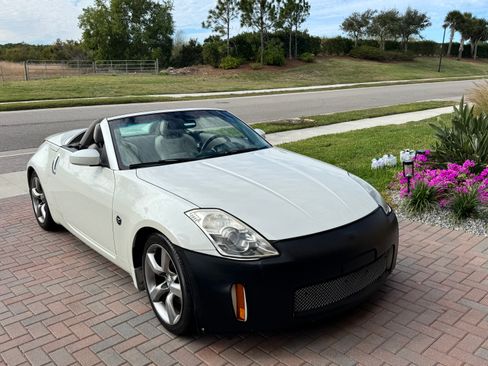 Used 2006 Nissan 350Z Touring image 2
