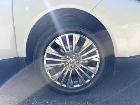 Used 2021 Toyota Venza XLE w/ Softex Package AWD/4WD image 9