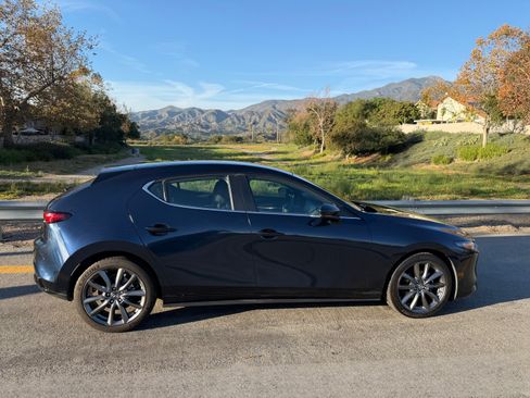 Used 2019 MAZDA MAZDA3 Hatchback image 4