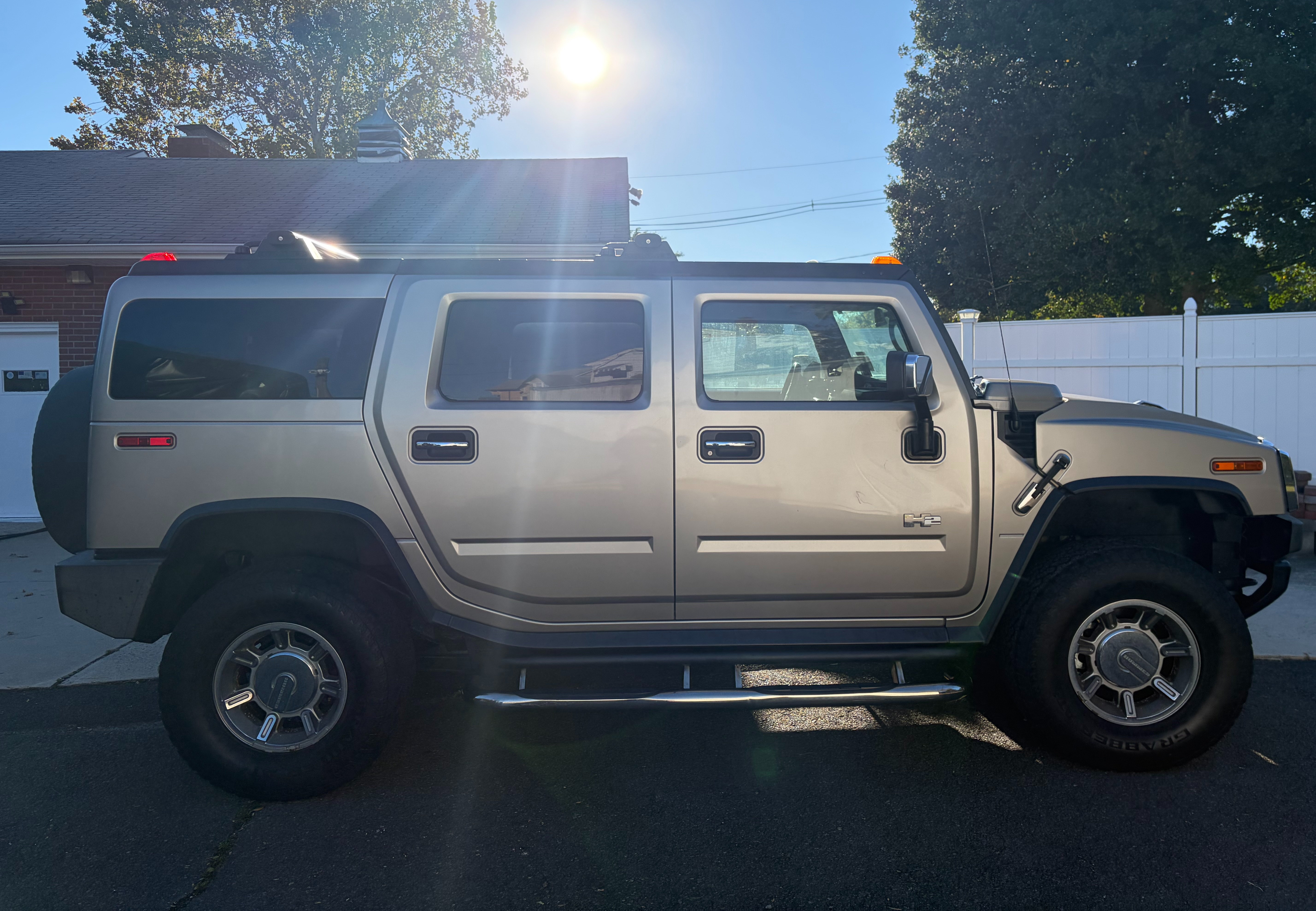 Used 2005 HUMMER H2 w/ Preferred Equipment Group AWD/4WD image 2