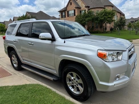 Used 2011 Toyota 4Runner SR5 AWD/4WD image 10