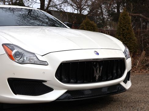 Used 2017 Maserati Quattroporte GTS GranSport image 2