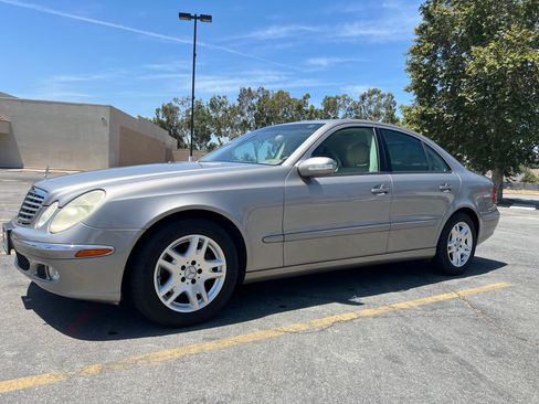 Used 2005 Mercedes-Benz E 320 Sedan image 2