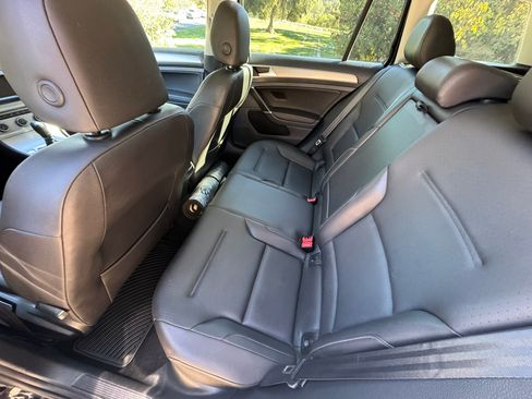 Used 2015 Volkswagen Golf TDI SE image 14