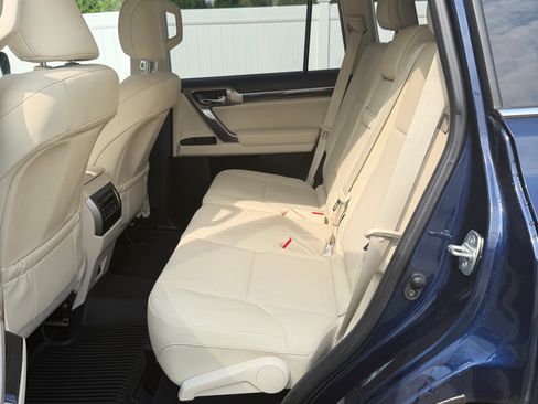 Used 2022 Lexus GX 460 Premium w/ Premium Package AWD/4WD image 21