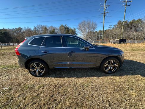 Used 2021 Volvo XC60 T6 Momentum image 4