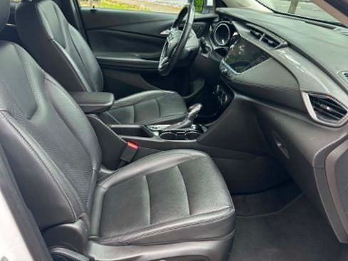 Used 2021 Buick Encore GX Essence w/ Experience Buick Package FWD image 29