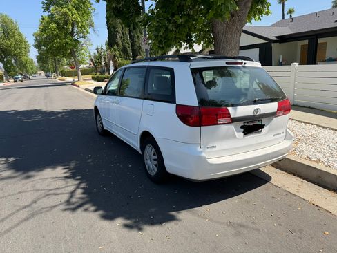 Used 2005 Toyota Sienna LE FWD image 2