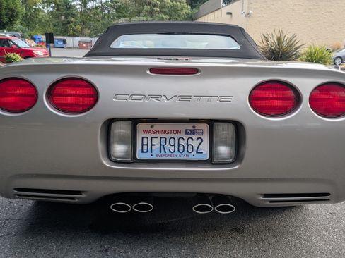 Used 2000 Chevrolet Corvette Convertible w/ Memory Pkg image 12