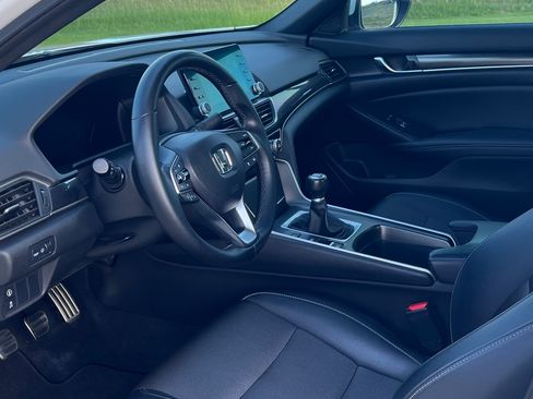 Used 2018 Honda Accord Sport image 10