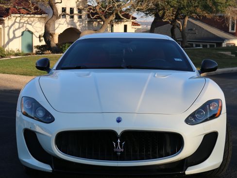 Used 2012 Maserati GranTurismo MC image 2