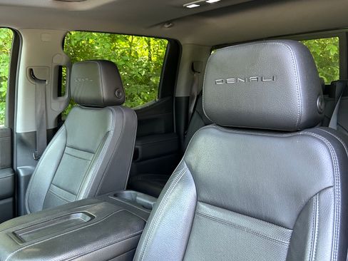 Used 2019 GMC Sierra 1500 Denali w/ Denali Ultimate Package AWD/4WD image 11