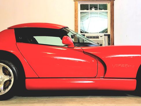 Used 1998 Dodge Viper RT/10 image 1