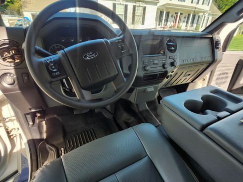 Used 2016 Ford F250 XL w/ Power Equipment Group image 8