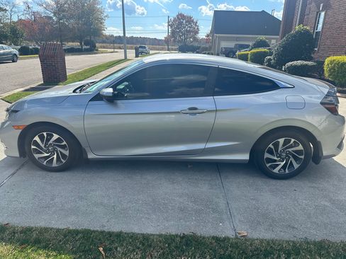 Used 2019 Honda Civic LX image 2