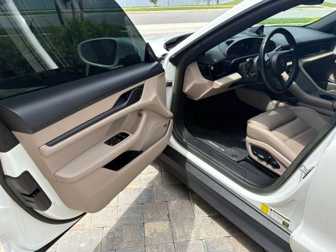 Used 2022 Porsche Taycan RWD image 22