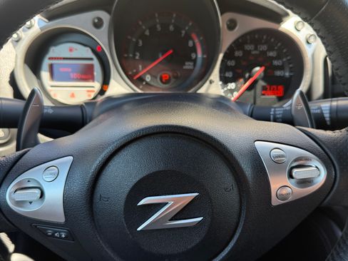 Used 2010 Nissan 370Z Coupe RWD image 4