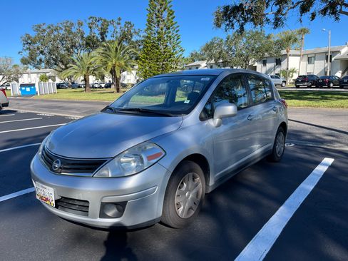 Used 2011 Nissan Versa 1.8 S image 2
