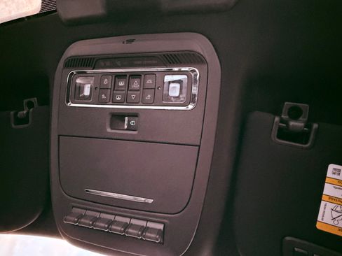 Used 2024 Ford F250 Platinum AWD/4WD image 9